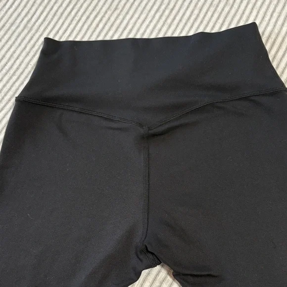 Quince Ultra Soft High Rise Performance Leggings ~ Medium ~ Black - Picture 7 of 8